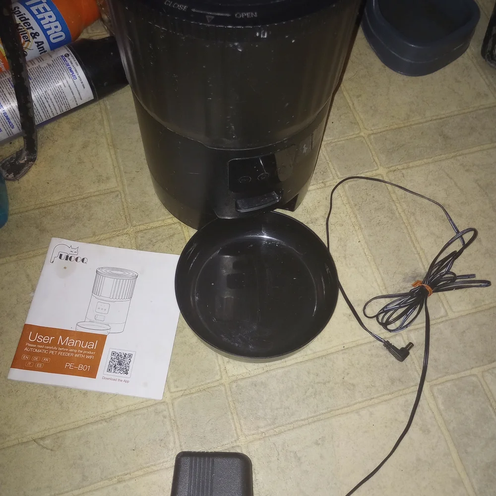 Black Pet Feeder